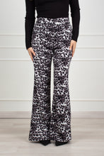 Cargar imagen en el visor de la galería, PANTALON VIVIANA ANIMAL PRINT - NEGRO
