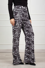 Cargar imagen en el visor de la galería, PANTALON VIVIANA ANIMAL PRINT - NEGRO
